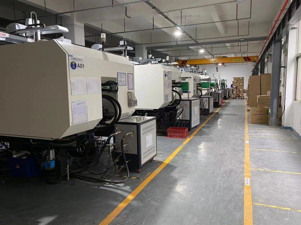 主要以塑膠大件產品的模具開發、注塑成型、 外觀噴漆、 圖文鐳雕、 印刷和組裝為一體， 擁有內構件和外觀件研發、設計、 生產、 檢驗、 成品組立等全制程的專業服務。